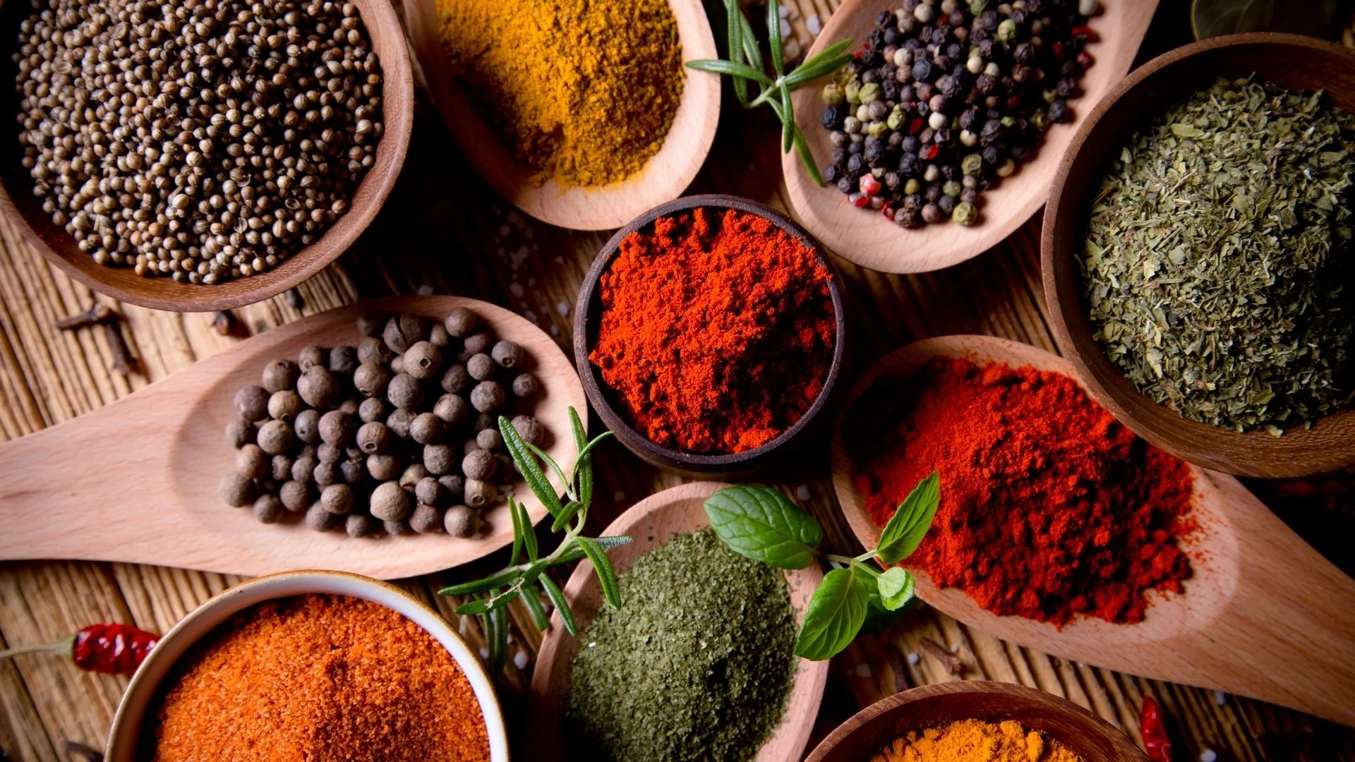 Spezie erbe aromatiche condimenti si possono usare nella dieta chetogenica